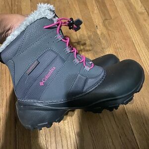 Worn once Columbia big kids size 6 faux fur slip on bungee tie waterproof boot